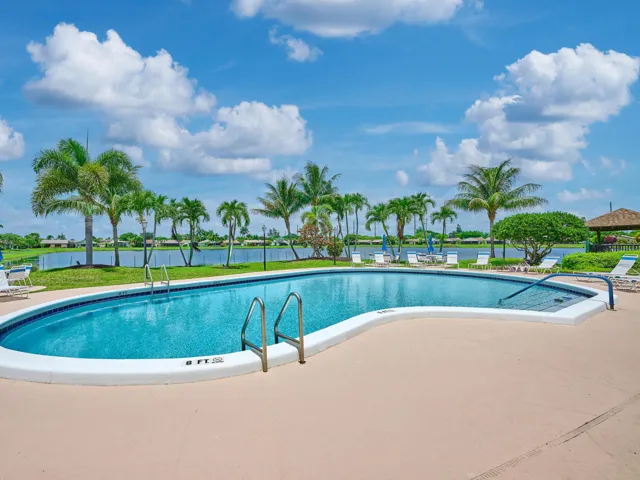 5197 Minto Rd villa sparkling pool with