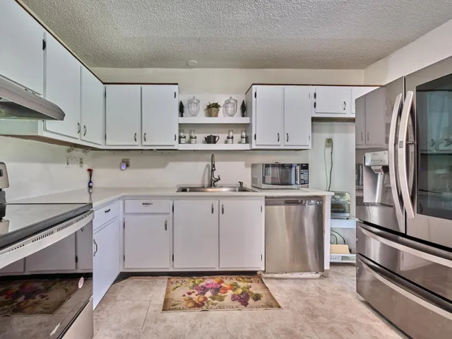5197 Minto Rd Villa kitchen shot with al