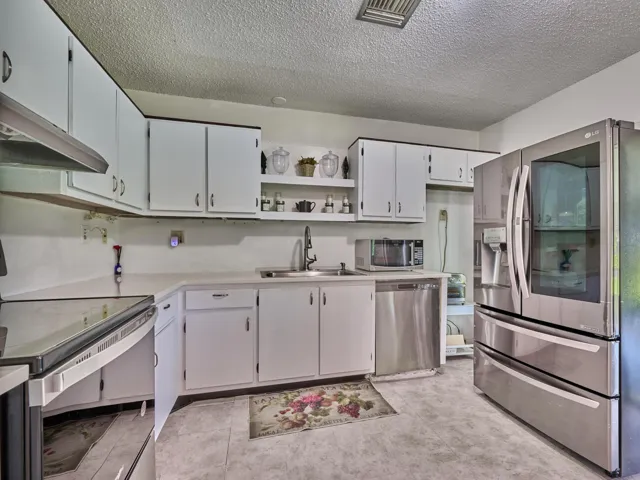 5197 Minto Rd Villa kitchen wide shot