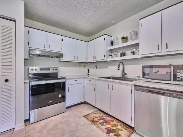 5197 Minto Rd villa kitchen shot view pa