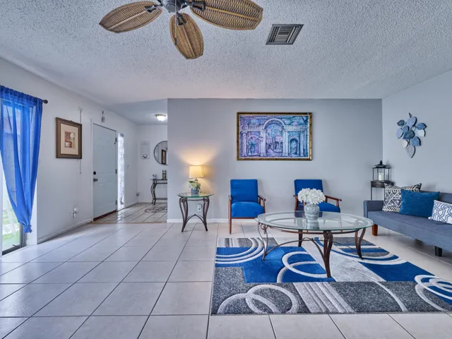 5197 Minto Villa Reverse Living Room sho