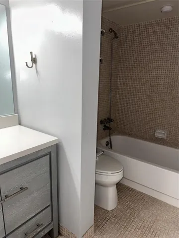 Master has tub and shower combination