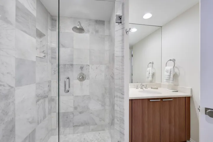 2650 Lake Shore Dr Unit 1602-large-010-0