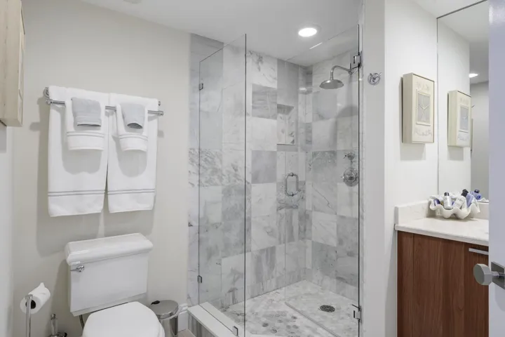 2650 Lake Shore Dr Unit 1602-large-009-0