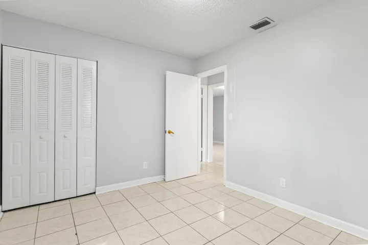 585A7619