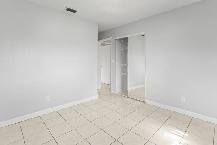 585A7634