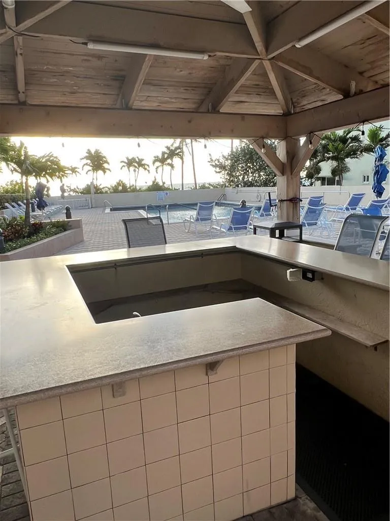 Outdoor bar/pool