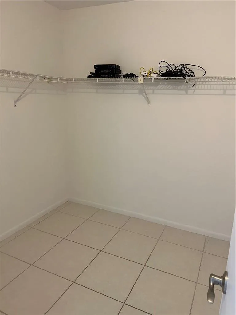 2nd bedroom walking closet