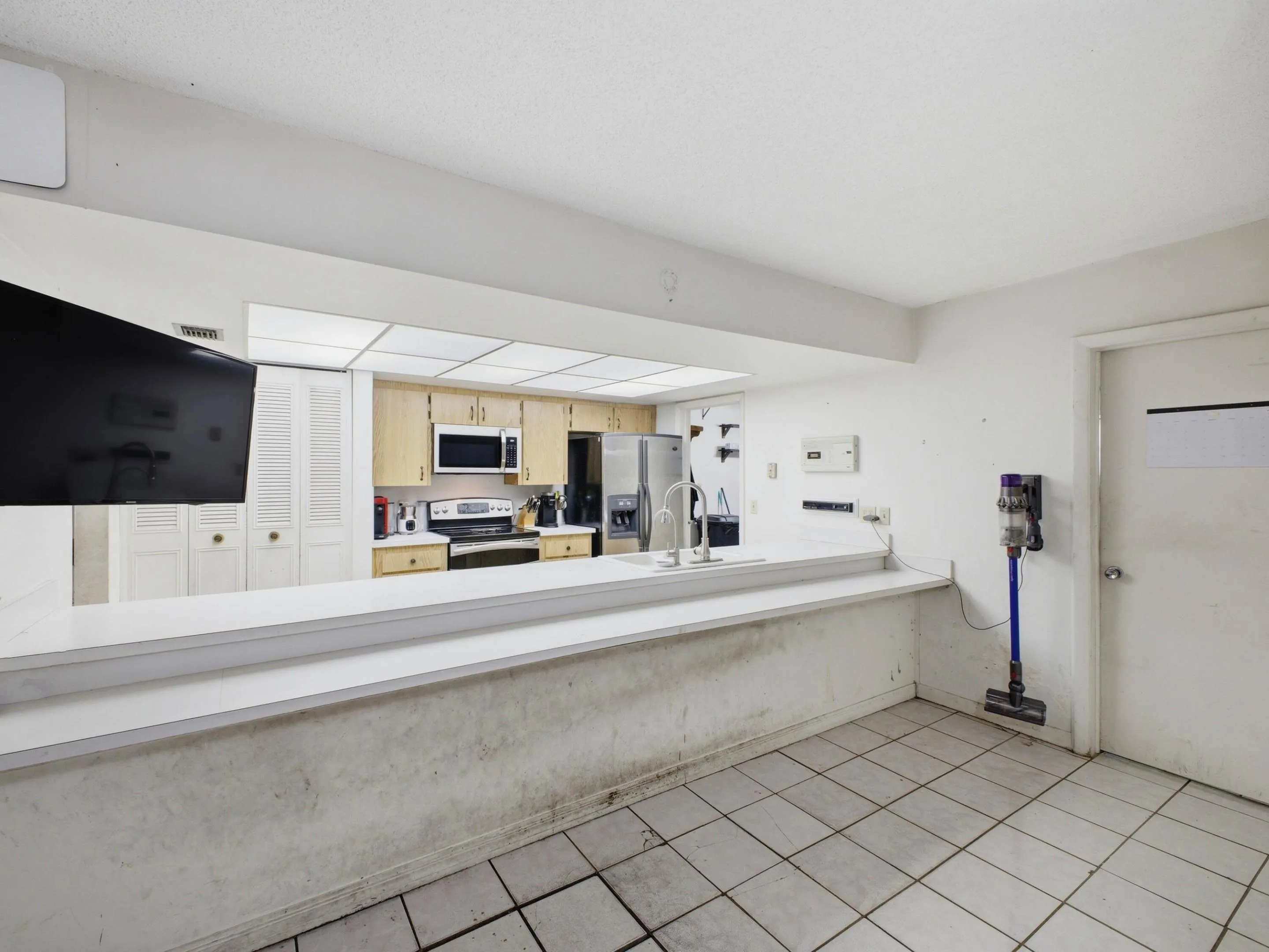 Kitchen Breakfast Bar 1