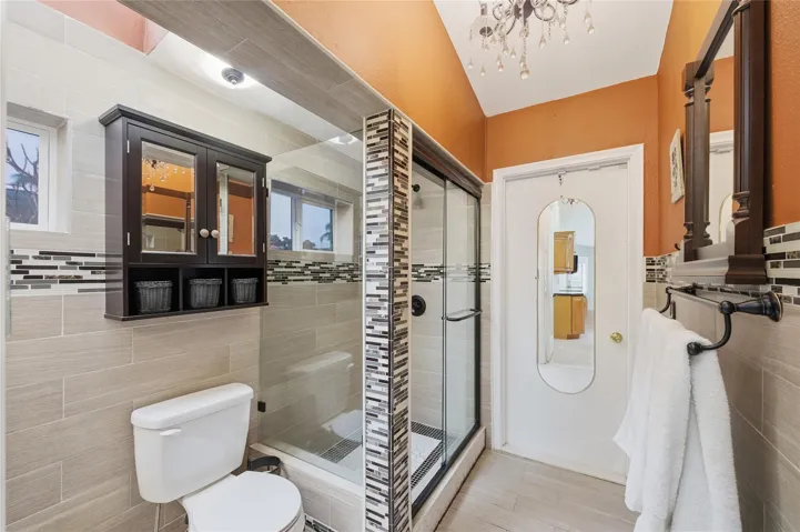 Guest bathroom 3