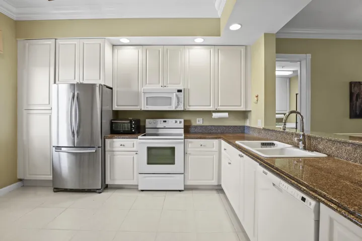 Spacious kitchen. Corner unit, top floor, so nobody passes by window offering lots of privacy and quietness
