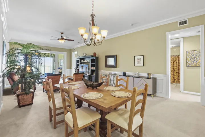 Harbour Isle condos live large, offering open floorplans and high ceilings.