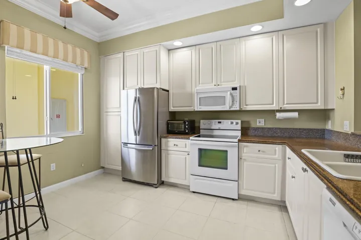 Spacious kitchen. end unit, top floor, so nobody passes by window offering lots of privacy and quietness