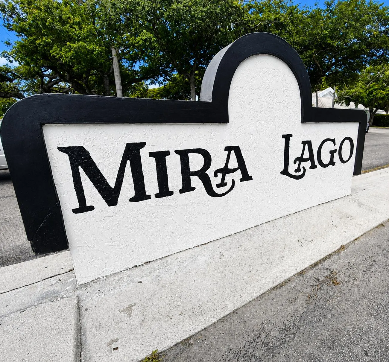 MIRA LAGO