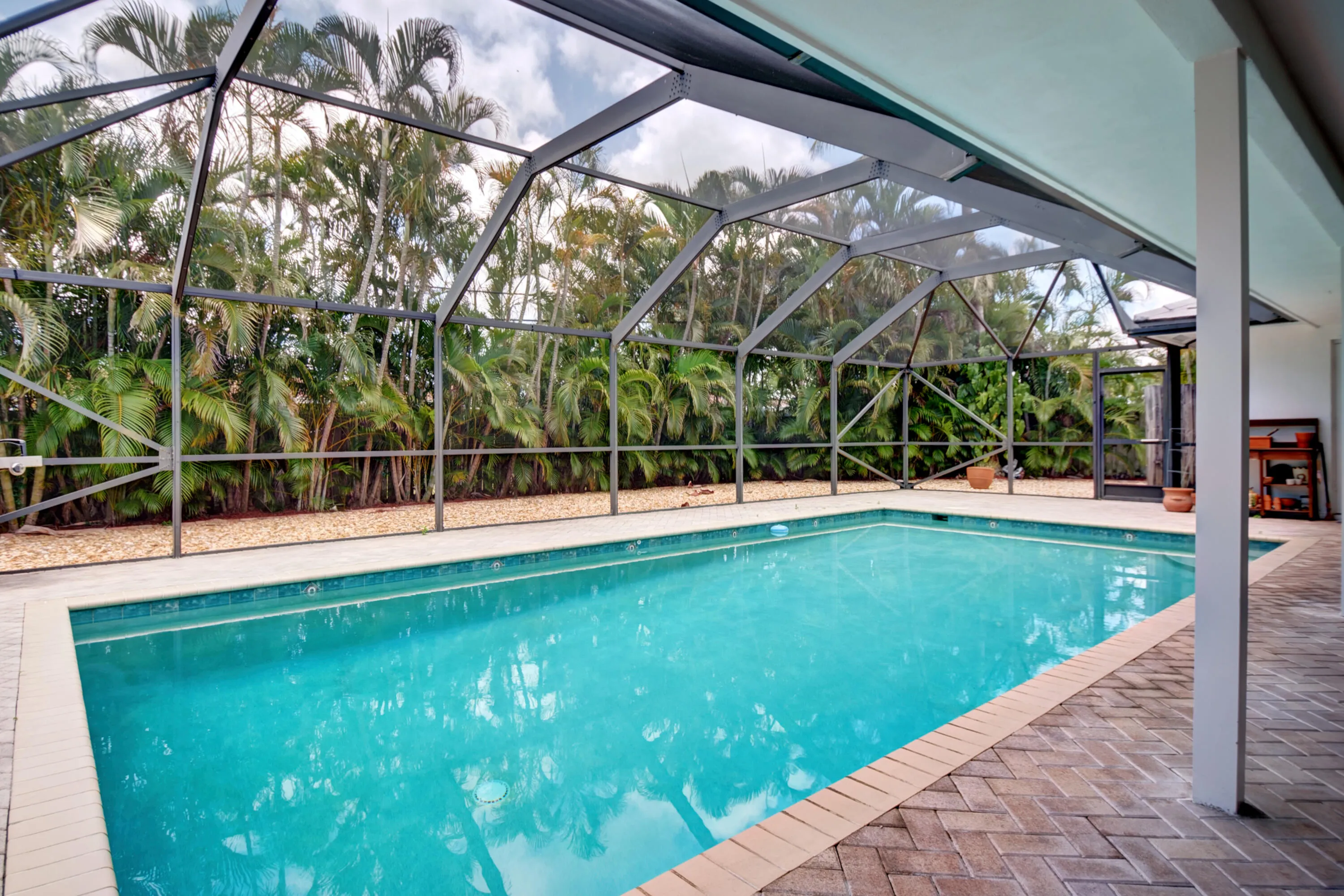 Screened-in Pool