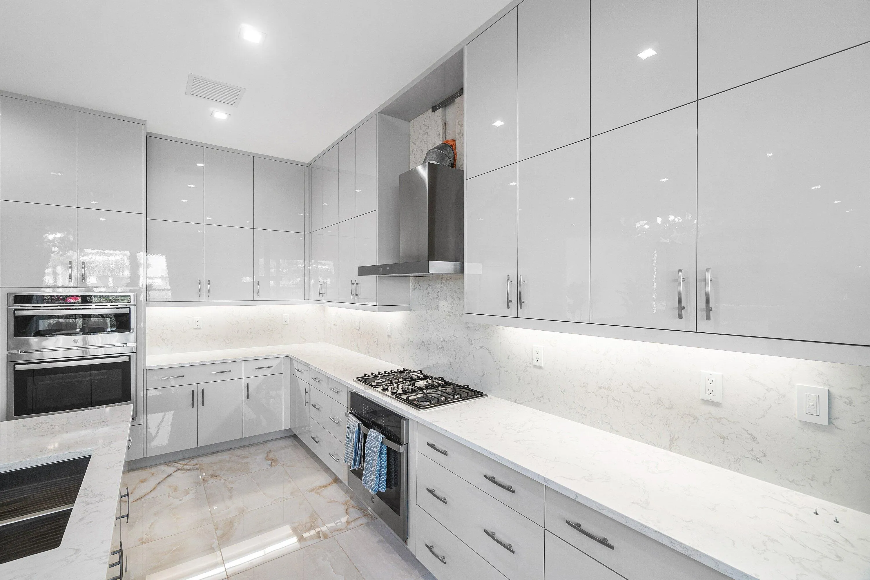012-8233CrystalDownsAvenue-BocaRaton-FL-