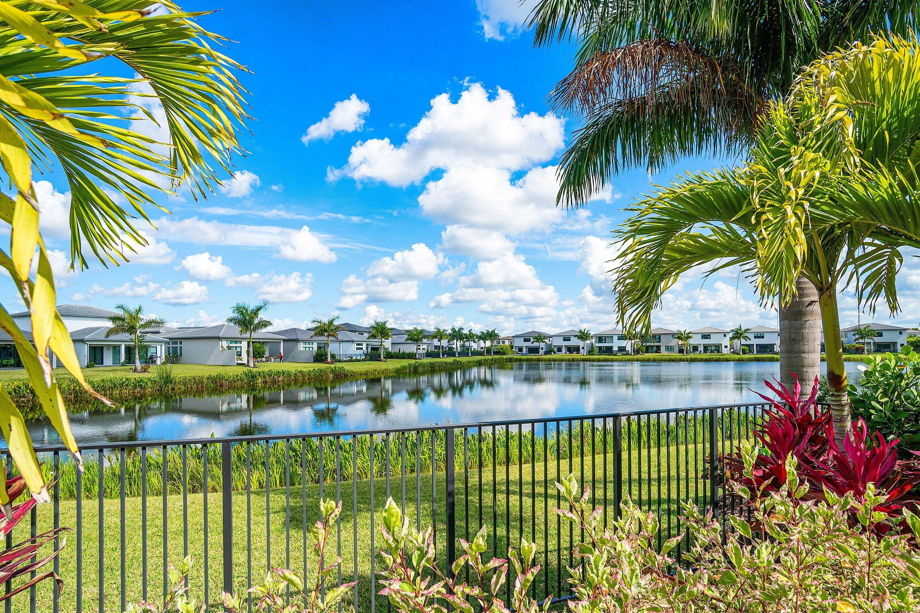 052-8233CrystalDownsAvenue-BocaRaton-FL-