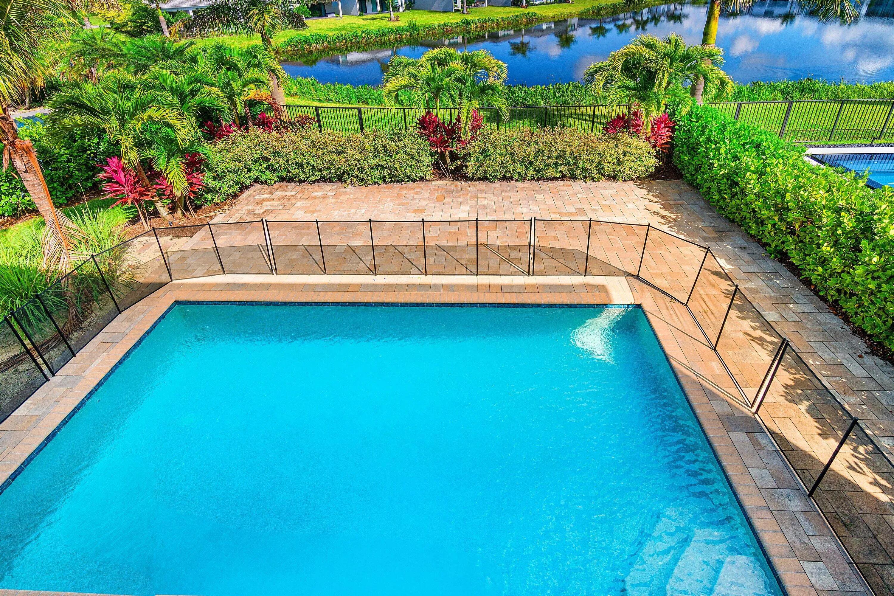 030-8233CrystalDownsAvenue-BocaRaton-FL-