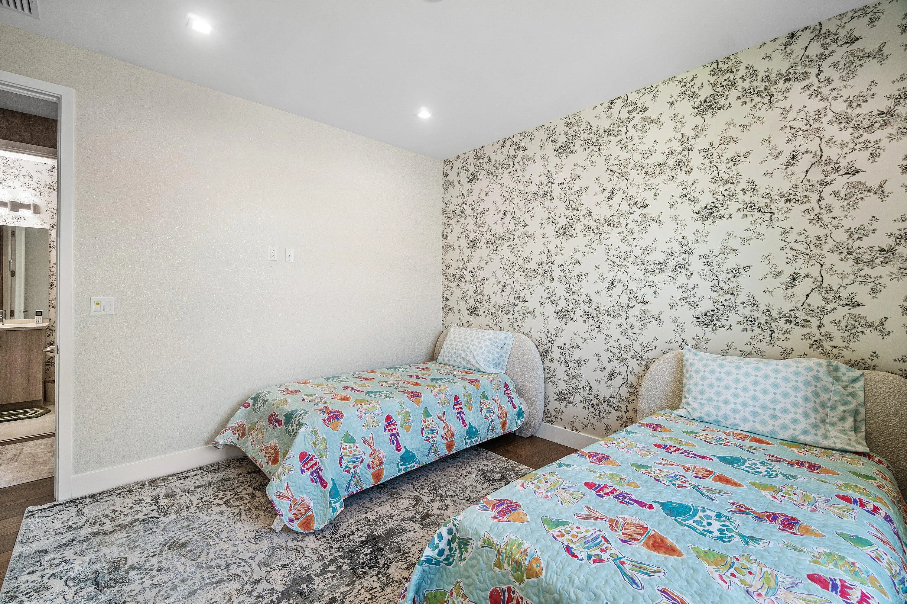 048-8233CrystalDownsAvenue-BocaRaton-FL-