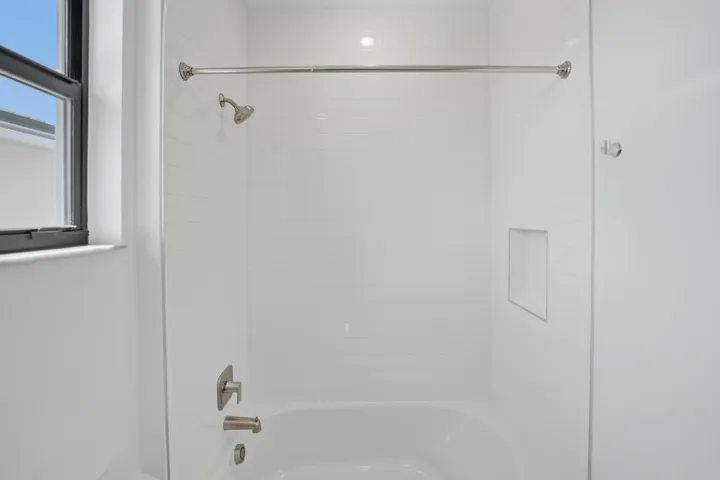 Prices, dimensions and features may vary and are subject to change. Photos are for illustrative purposes only.