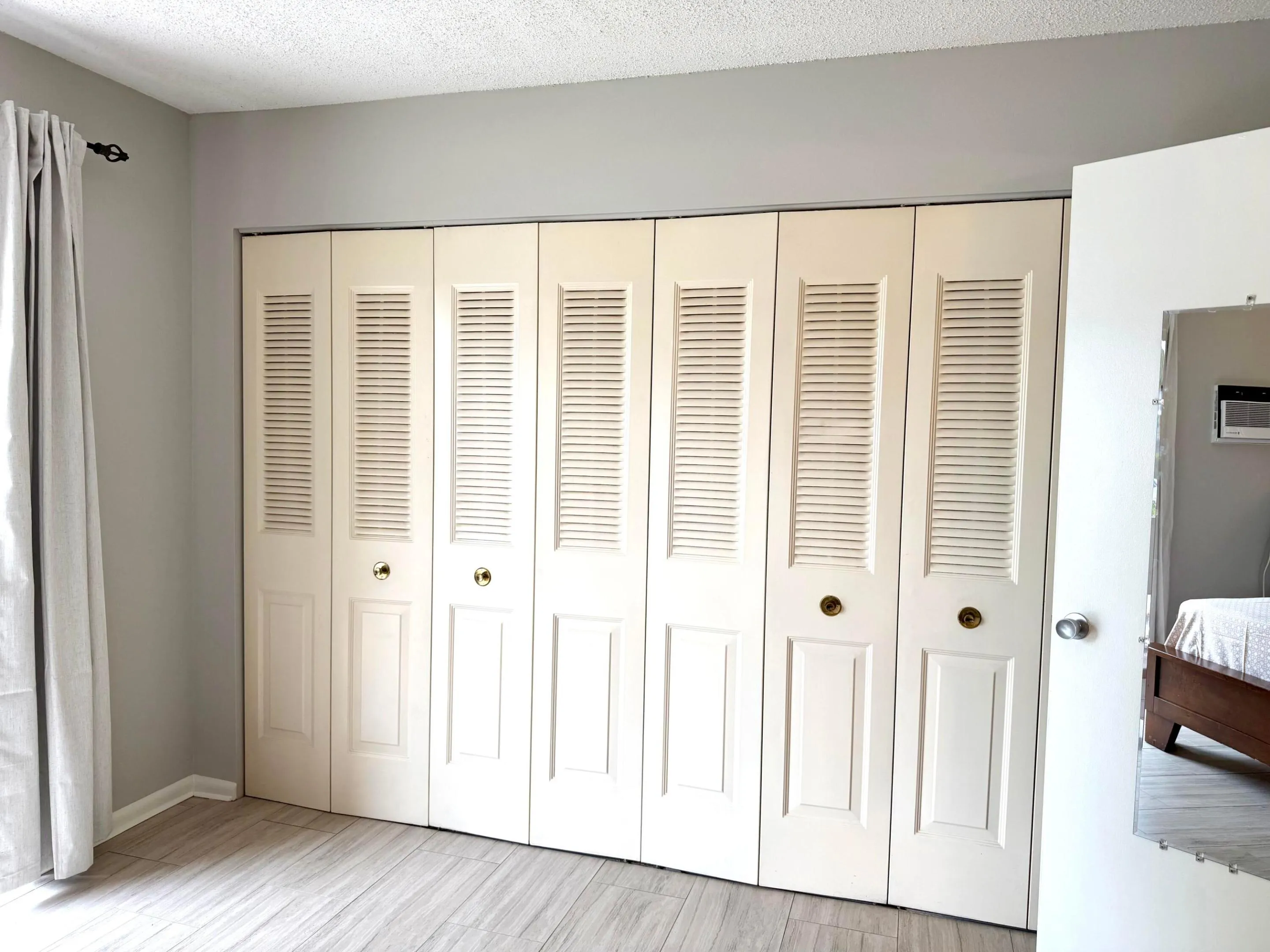 Large closet space for plenty of storage.