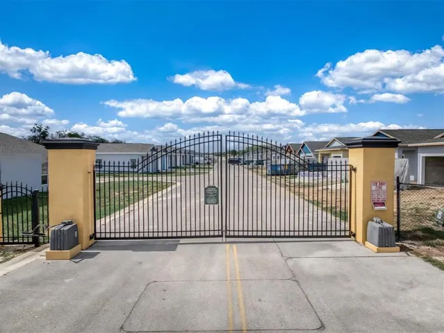 LAS VILLAS ENTRANCE