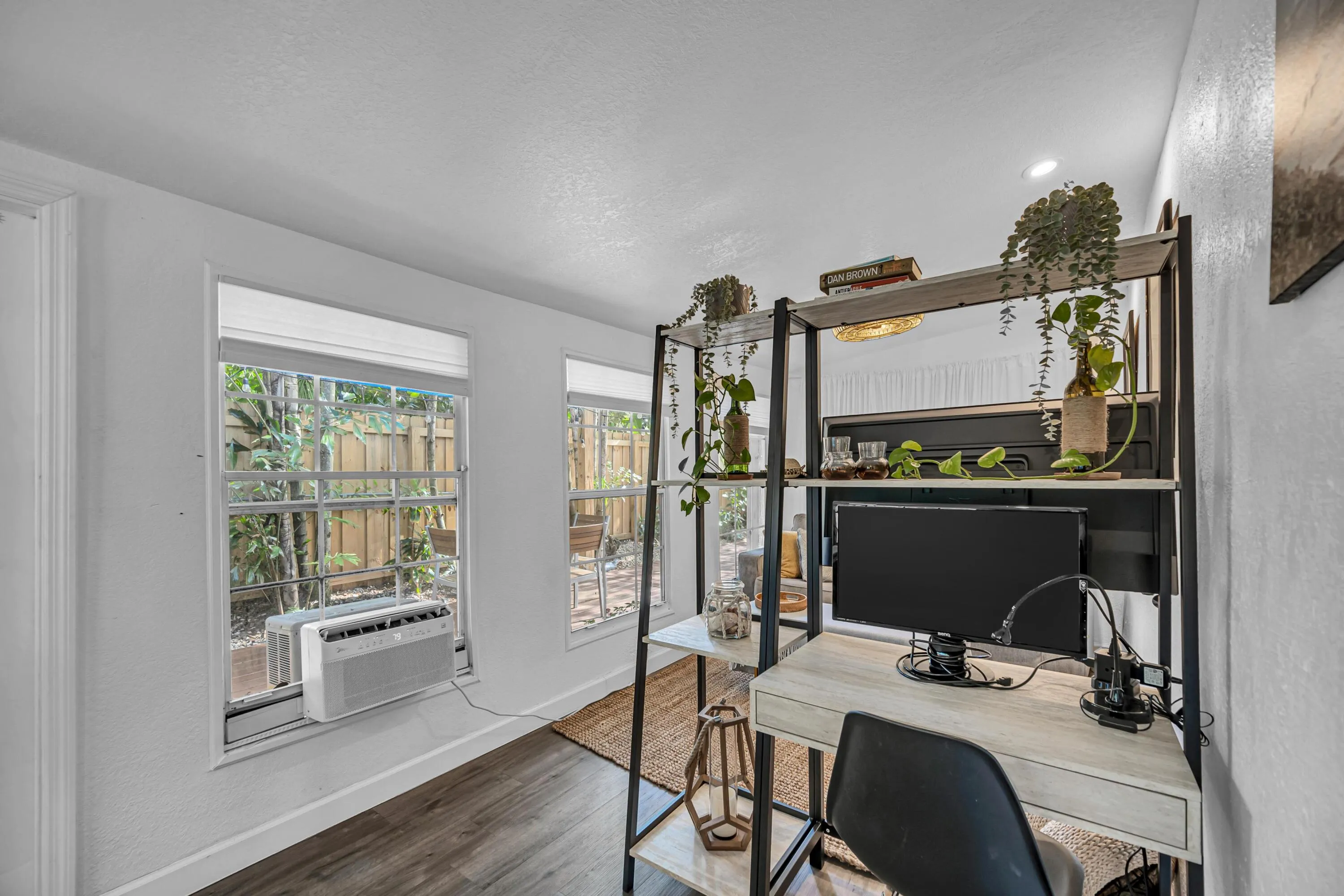 312 SW 12TH AVE--17