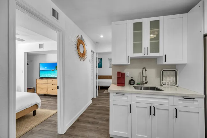 312 SW 12TH AVE--22