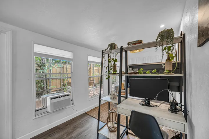 312 SW 12TH AVE--17