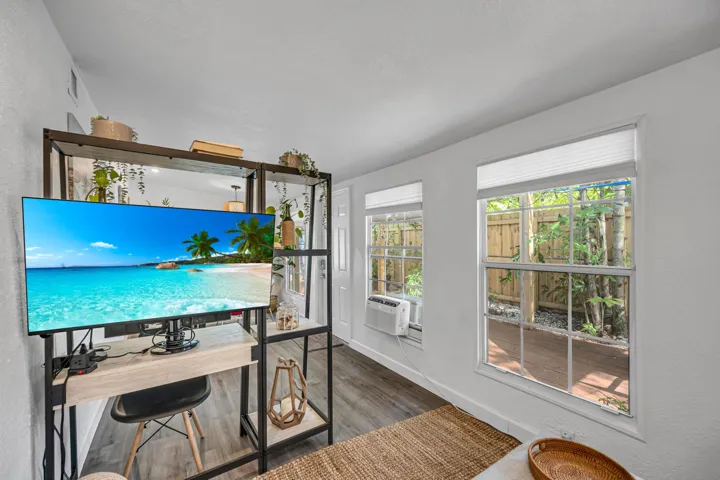 312 SW 12TH AVE--19