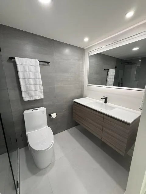 bathroom with toilet 7 vanity towels