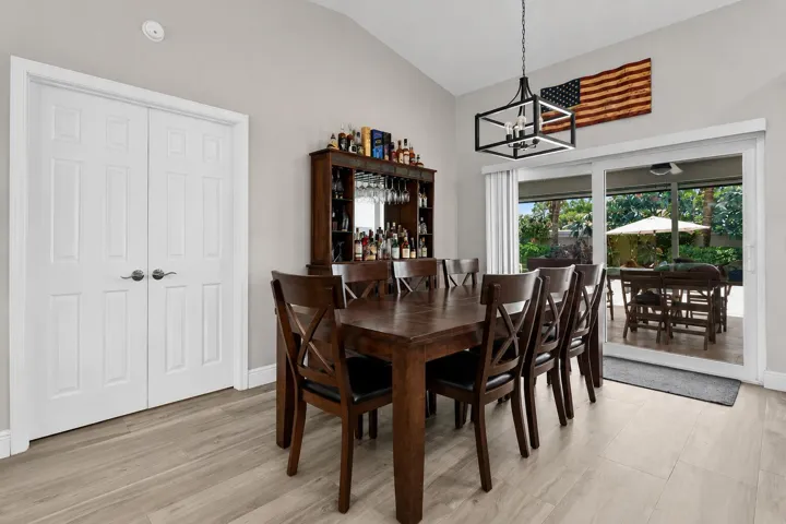 FORMAL DINING AREA