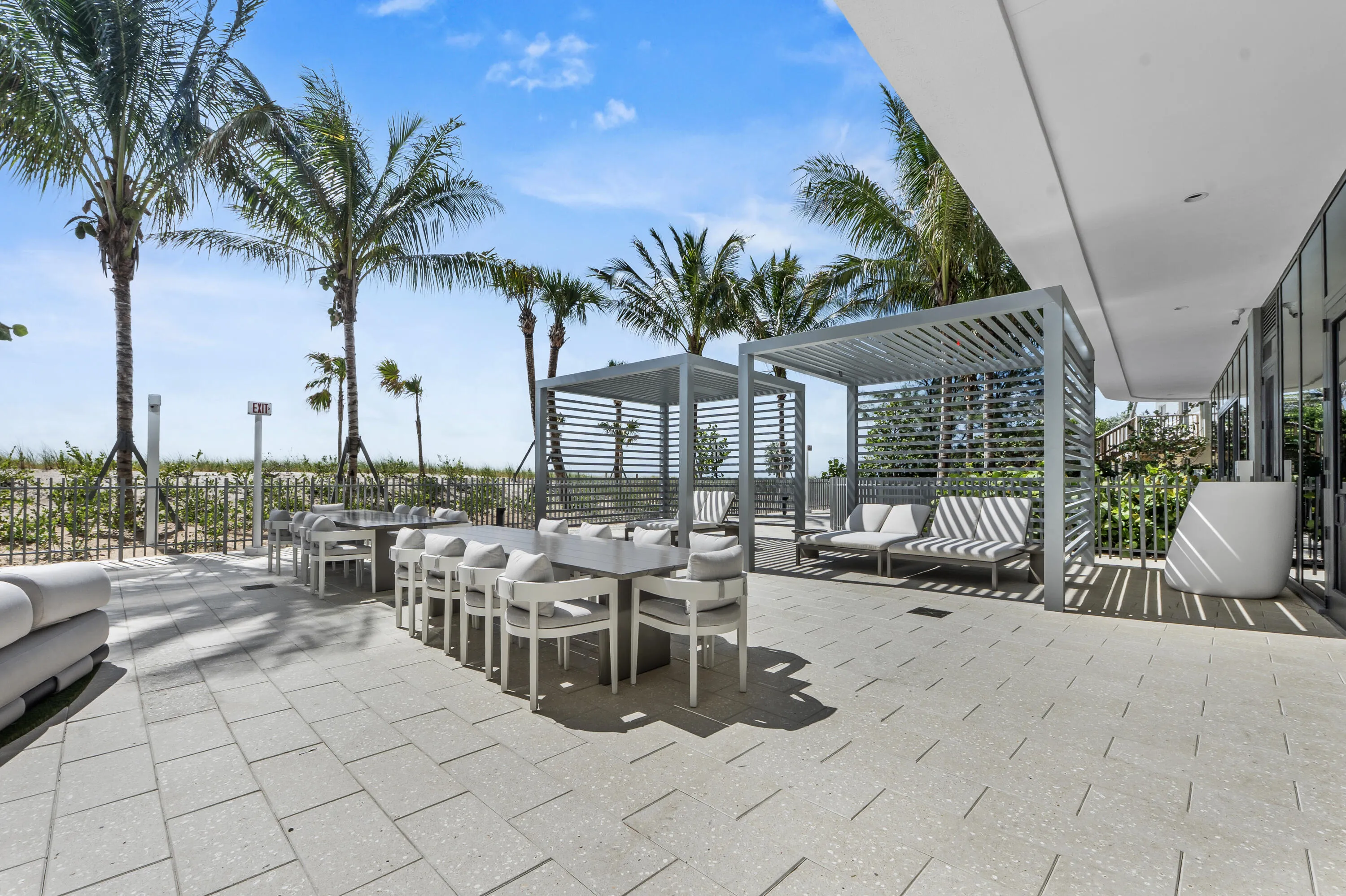 Beach side Outdoor Lounge