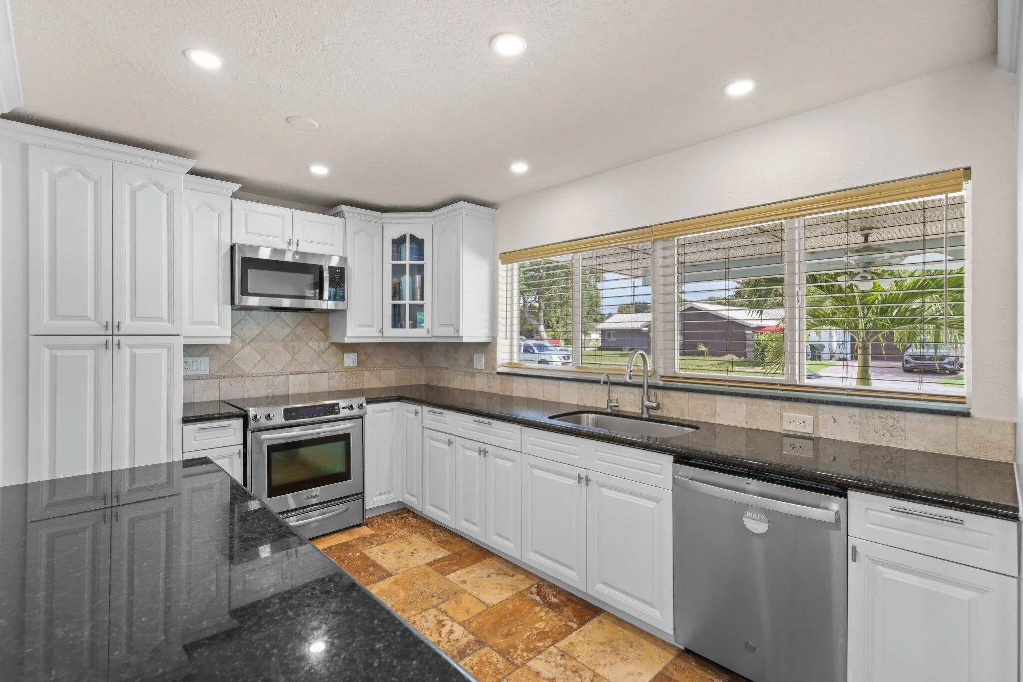 1082 Southwest 3rd St - 13.jpg-SMALL