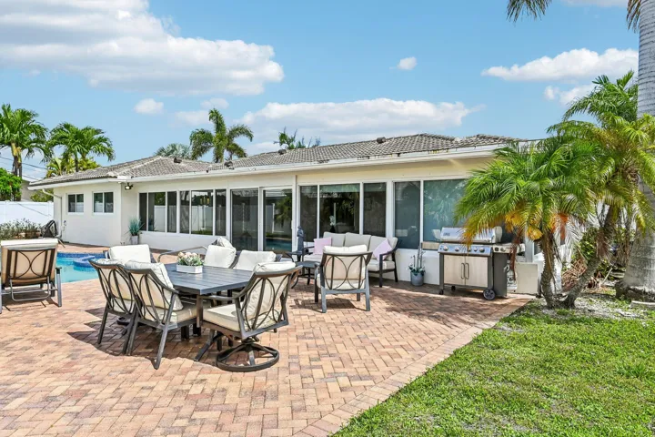 31-web-or-mls-NE 39th Ct-S2205-030