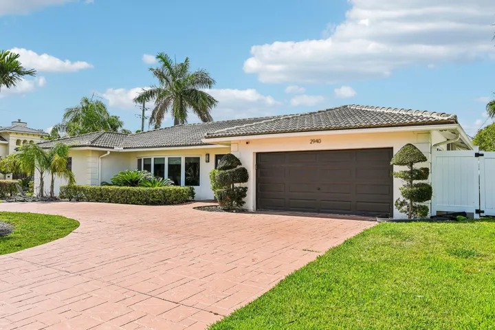 37-web-or-mls-NE 39th Ct-S2205-002