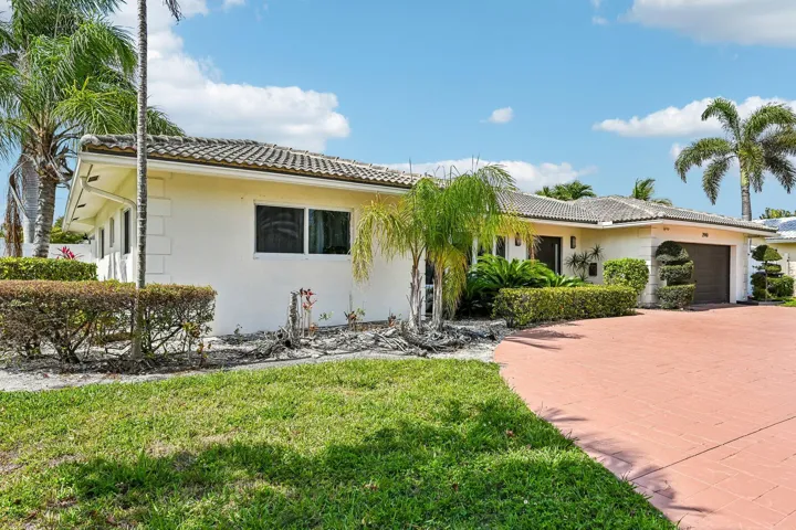 36-web-or-mls-NE 39th Ct-S2205-003