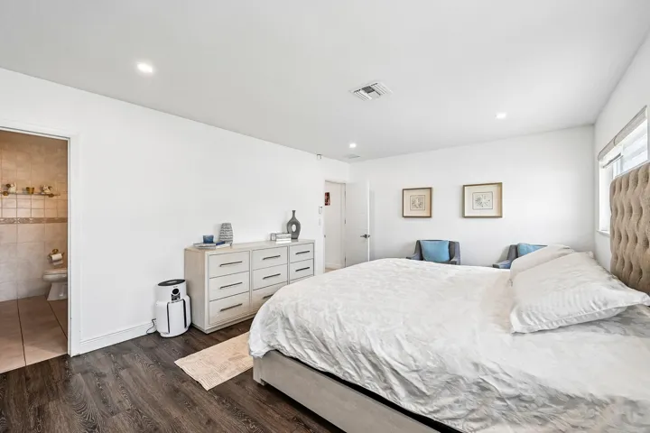 19-web-or-mls-NE 39th Ct-S2205-018