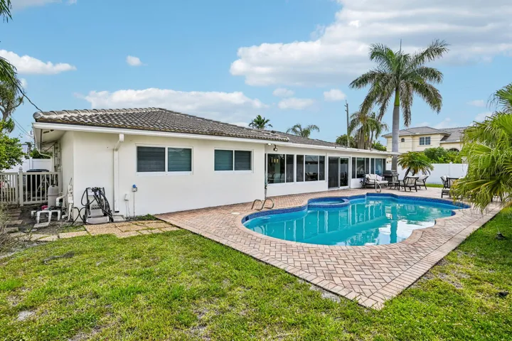 29-web-or-mls-NE 39th Ct-S2205-028