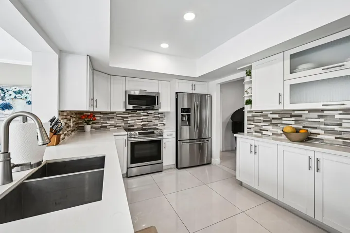 12-web-or-mls-NE 39th Ct-S2205-011