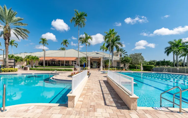 Savanna Club House