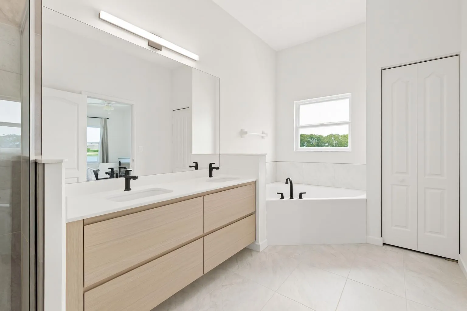 Virtual primary bathroom rendering 2