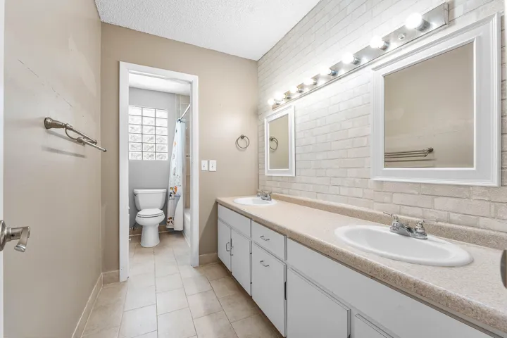 MAIN BATHROOM, 2ND LEVEL