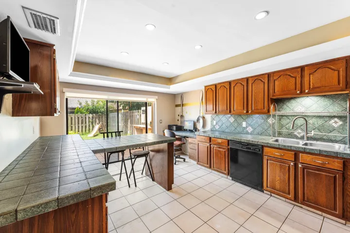 LARGE KITCHEN WITH PLENTY OF COUNTER SPACE