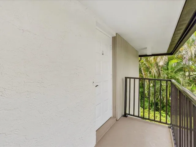 02-551 Greensward Lane #204 Delray Beach
