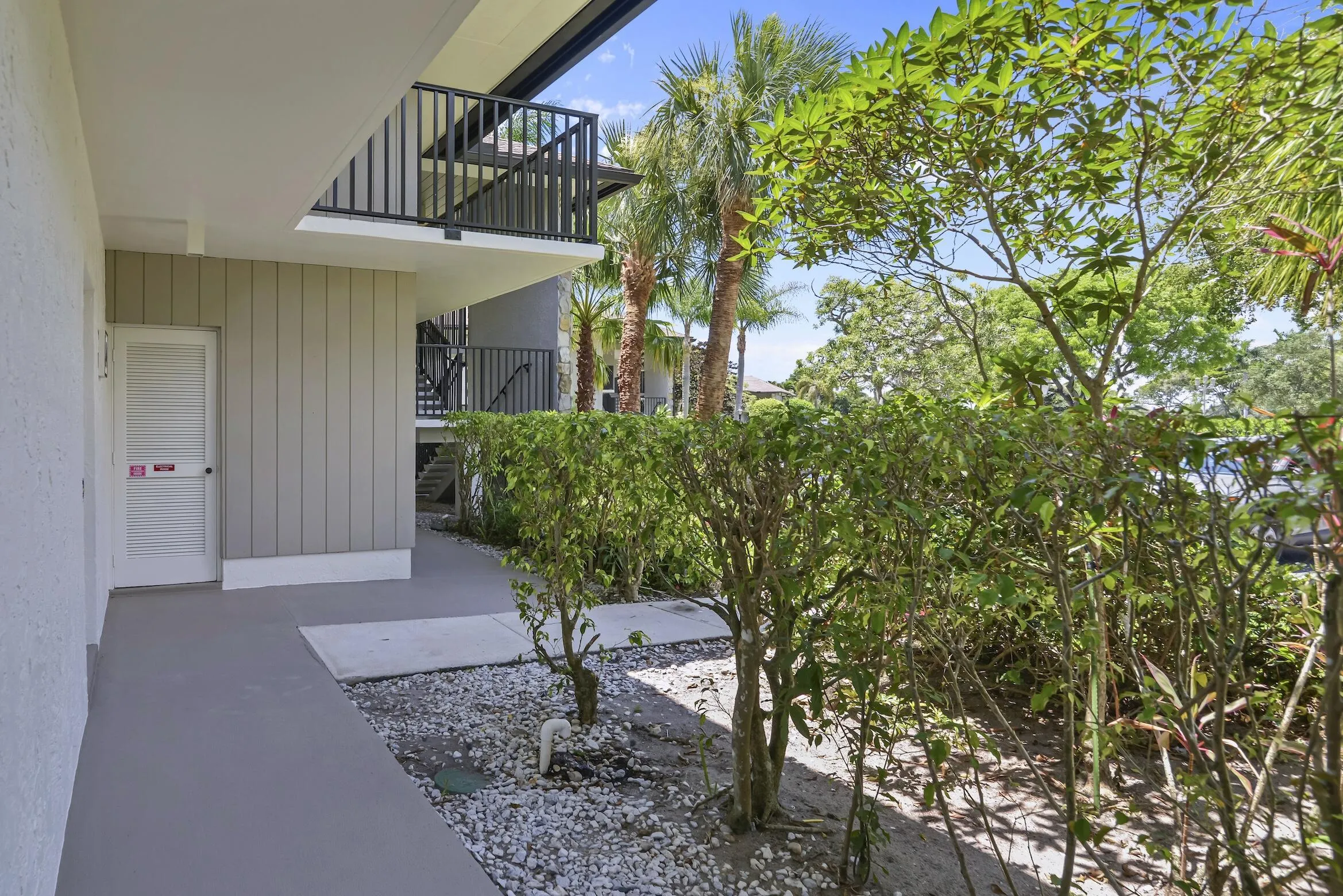 401 Greensward Ln 102 Delray -26