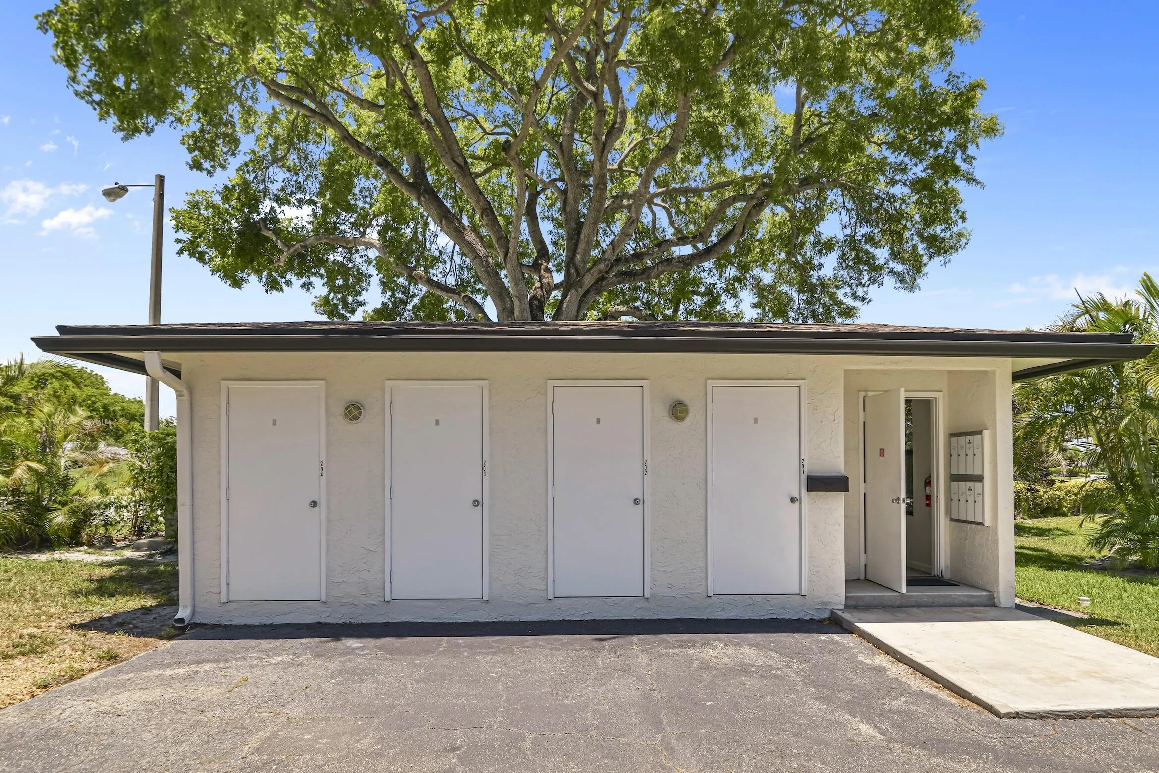 401 Greensward Ln 102 Delray -44
