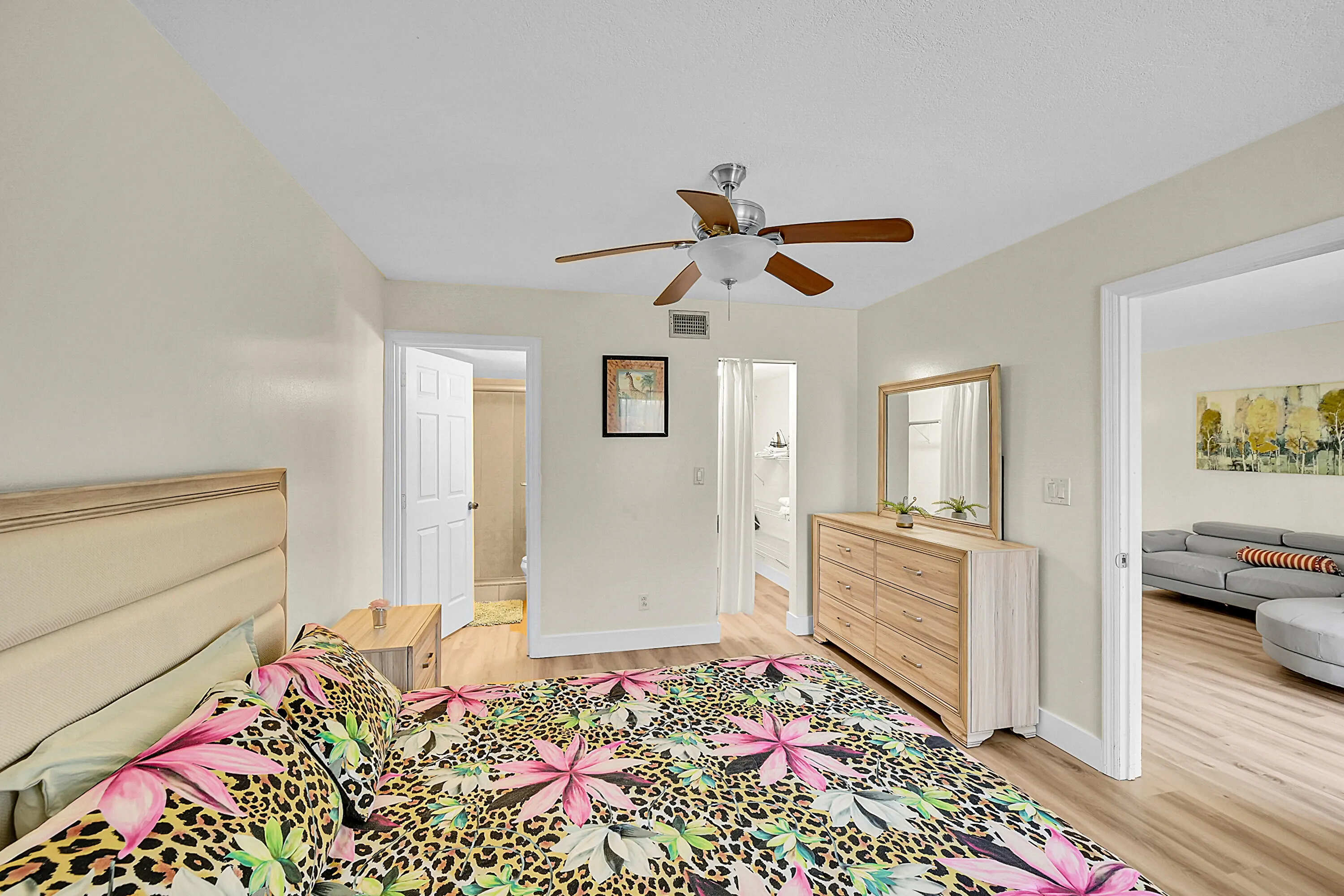 15_primary bedroom