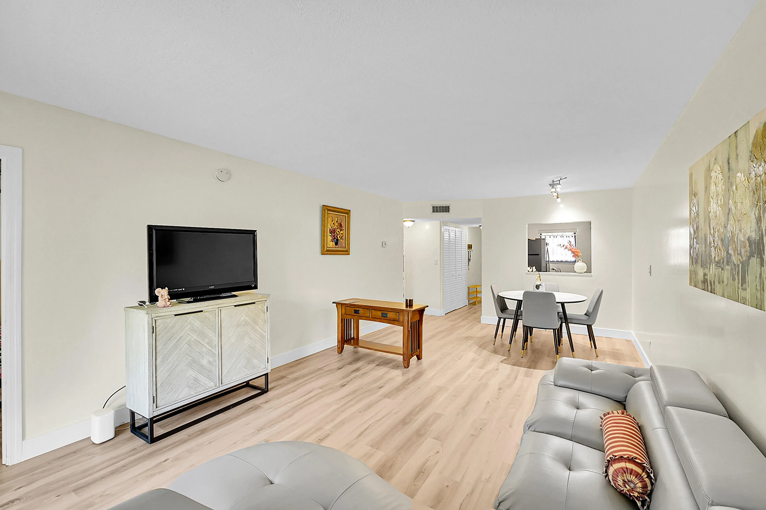 13_living room
