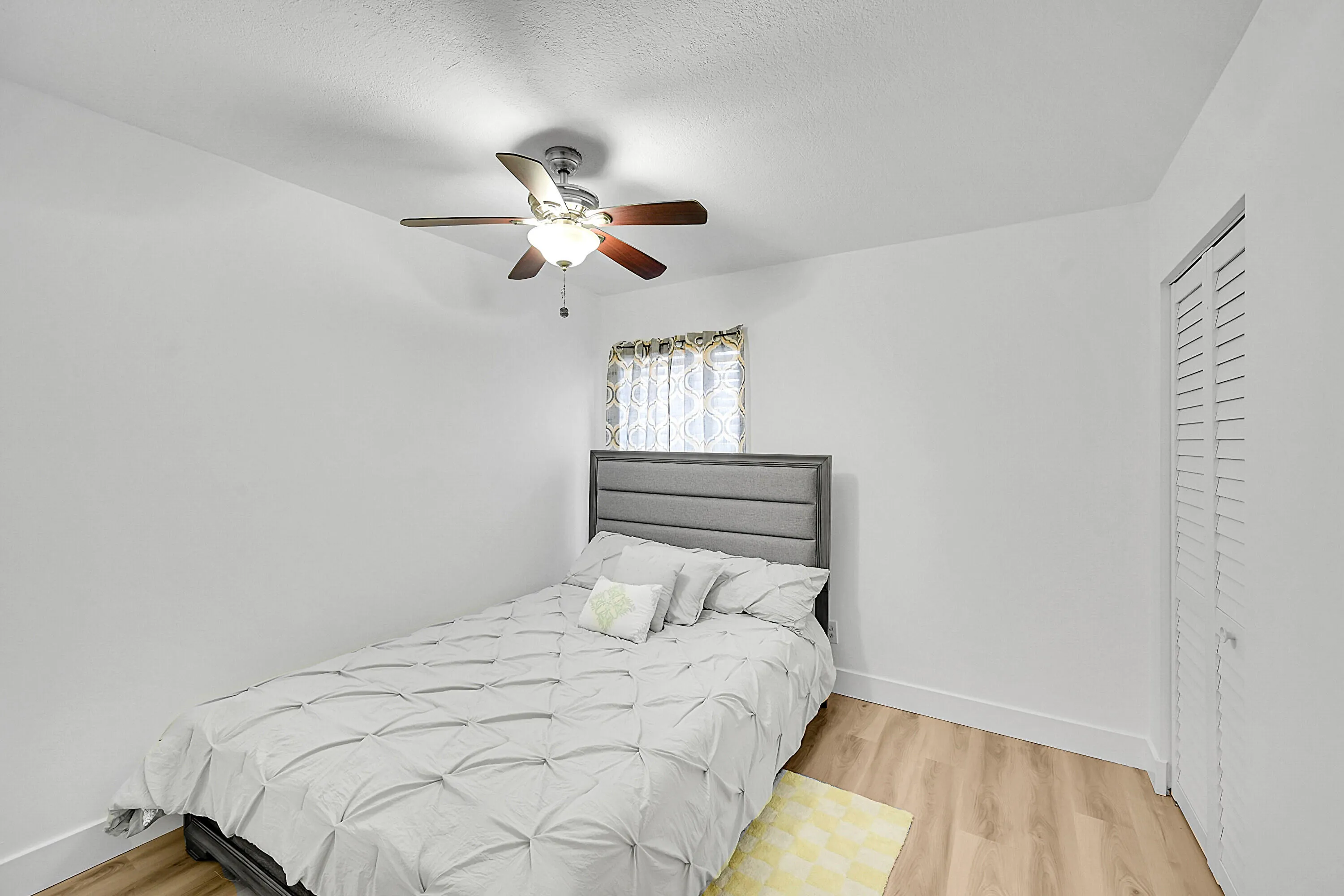 19_bedroom